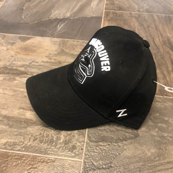 ❤️ 3/$30 Cap 🧢 NWT Vancouver Kanuks - Picture 2 of 3